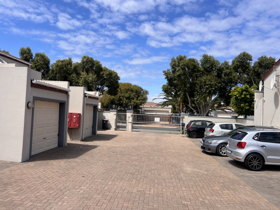 To Let 3 Bedroom Property for Rent in Parklands Western Cape